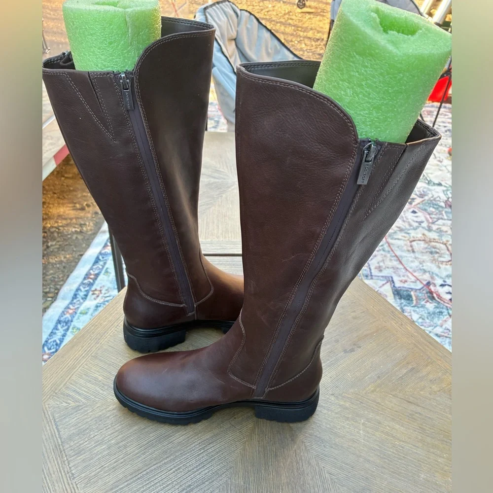 NWOT ROCKPORT IVETTE WATERPROOF CASUAL BOOTS SIZE 8.5